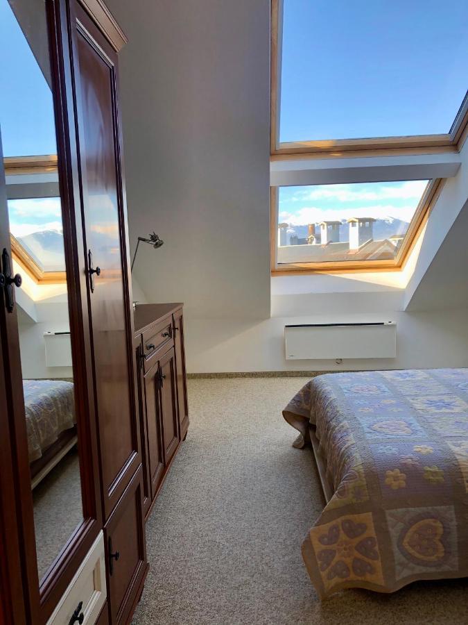 Luxury Penthouse With A Lavish And 2 En-suite Bedrooms *